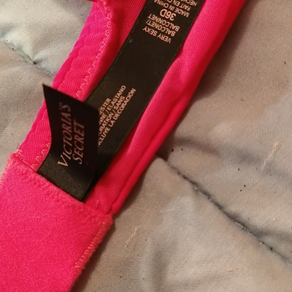 Victoria Secret - Picture 4 of 4